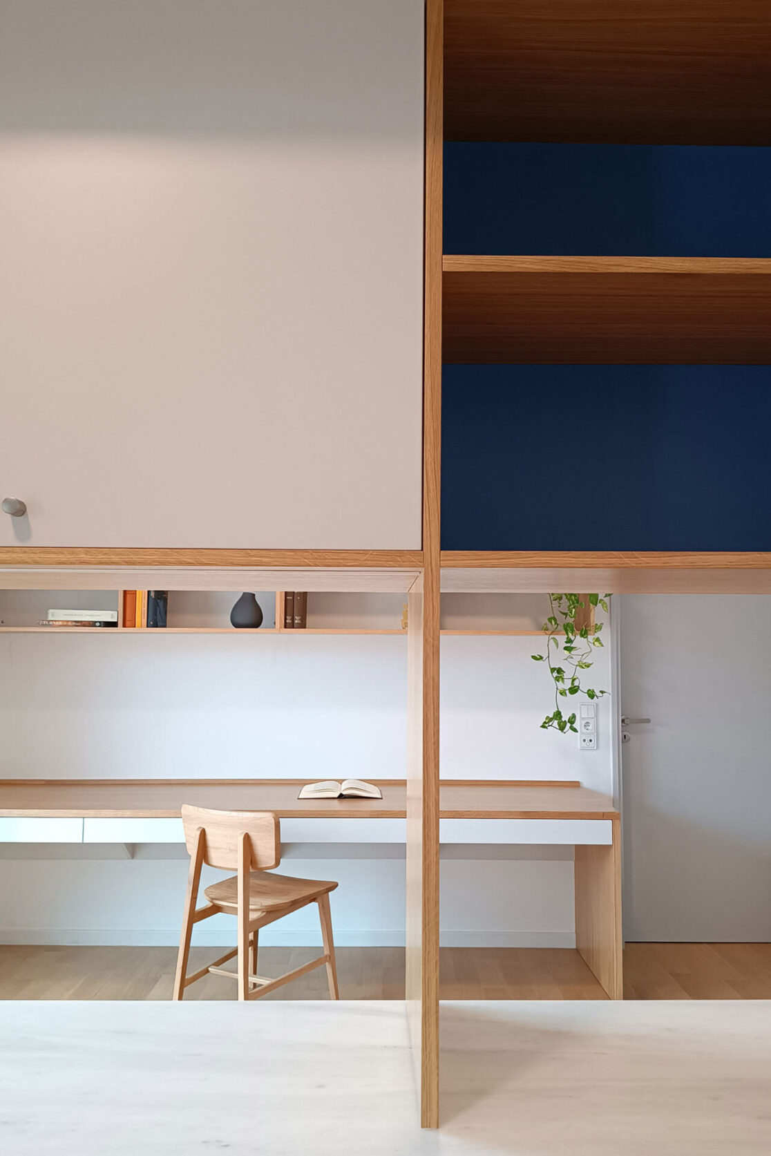 Renovation-Mets-woodenframe-office